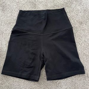 ‘Luxeform’ set active biker shorts.